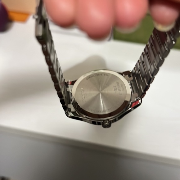 Gucci watch took a few links off but I still have them used about two times - Picture 2 of 4